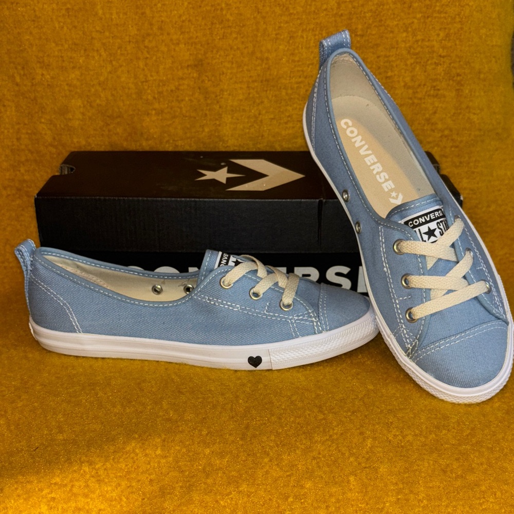 Converse Women's Light Blue Canvas Sneakers